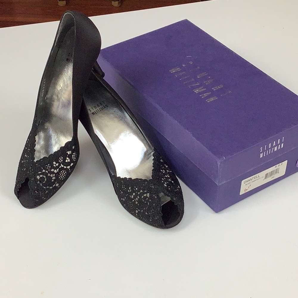 STUART WEITZMAN Chantell Lace Pump S1-005